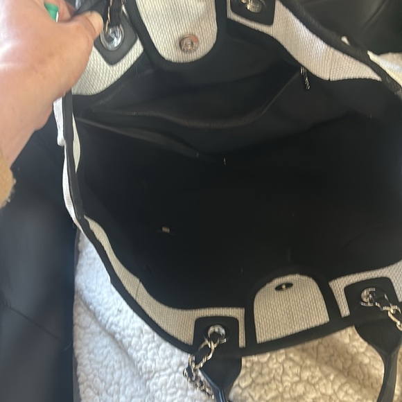 Authentic Chanel beautiful camdon metallic
large tote bag !! Great condition. - Picture 2 of 5